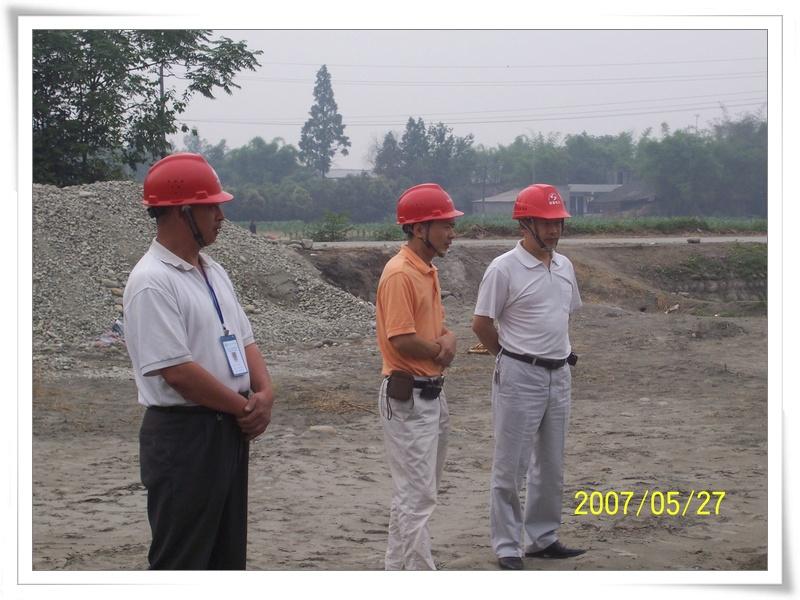 公司向导视察温江220KV工程