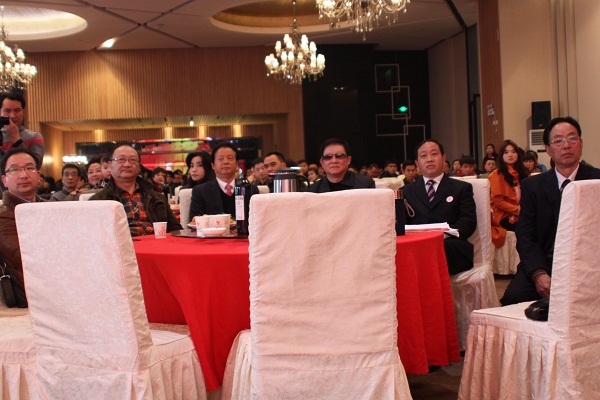 奇发28十年，，，，，携手同辉