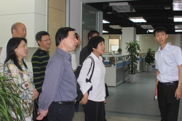 天下总工会民主治理部副部长暨省、市总工会向导莅临公司调研、指导事情