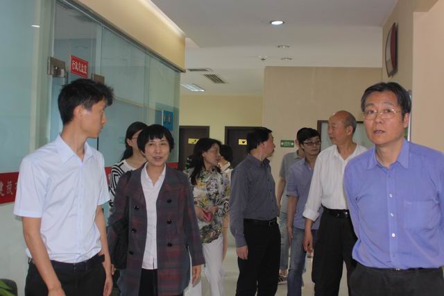 天下总工会民主治理部副部长暨省、市总工会向导莅临公司调研、指导事情