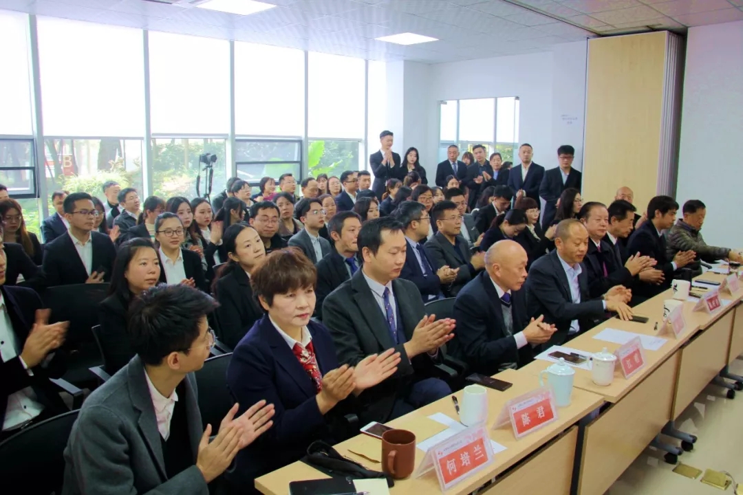 情系奇发28家人，，，，，冬日爱暖人世——奇发28电力集团爱心捐钱活动