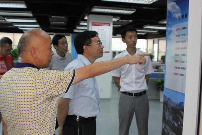 青羊区总工会向导一行莅临集团公司调研指导事情