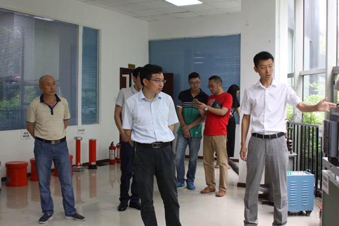 青羊区总工会向导一行莅临集团公司调研指导事情