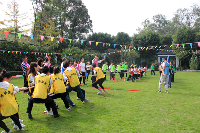 奇发28电力 “同喜共贺迎双节，，，，，，凝心聚力奇发28人”2017迎国庆、庆中秋团建活动圆满竣事