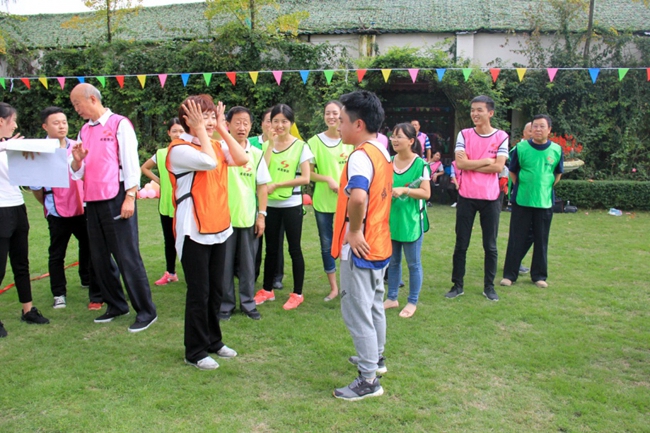 奇发28电力 “同喜共贺迎双节，，，，，，凝心聚力奇发28人”2017迎国庆、庆中秋团建活动圆满竣事