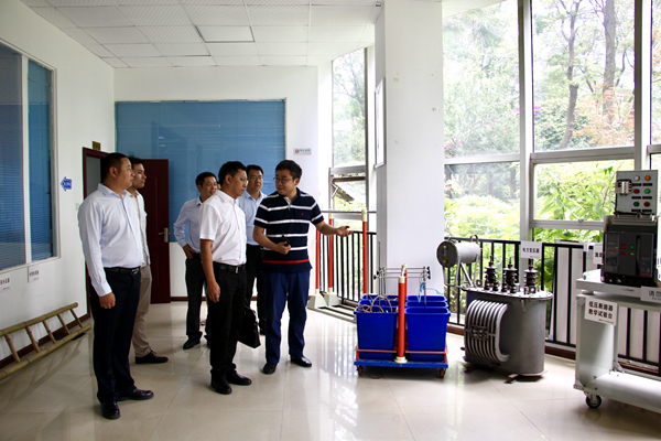 中铁四局向导莅临奇发28电力集团指导交流