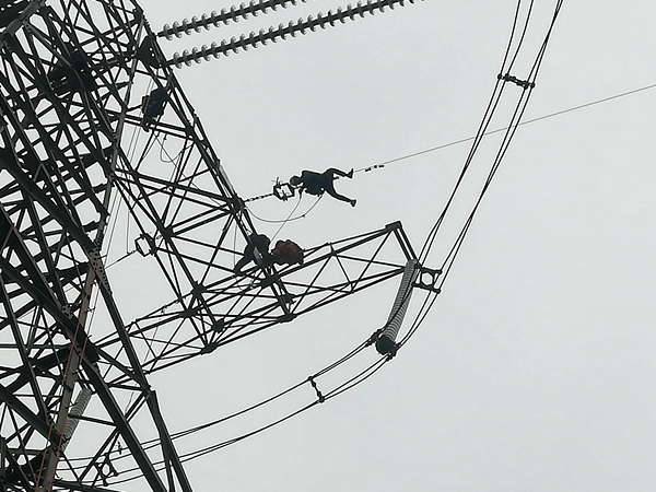 500kV山彭二线地线抢险顺遂完成