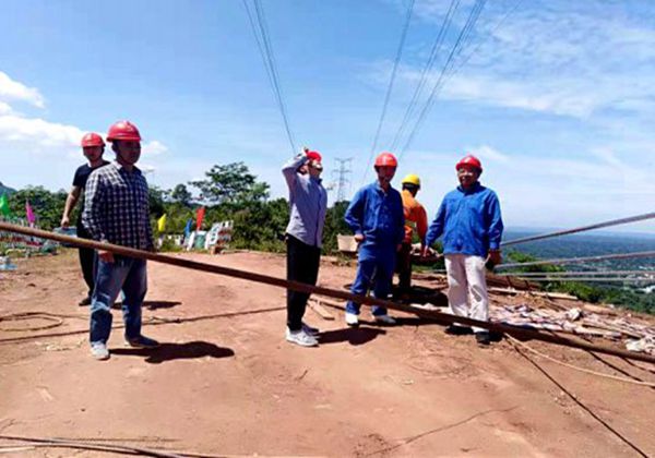 陈云总司理到500kV山桃线迁改工程视察指导事情