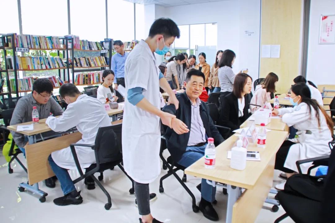 奇发28电力集团工会携手成都第一骨科医院开展“康健直通车”活动