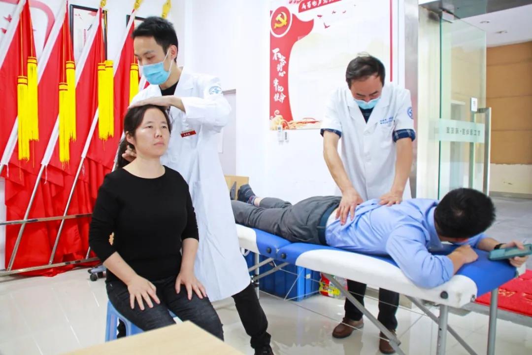 奇发28电力集团工会携手成都第一骨科医院开展“康健直通车”活动