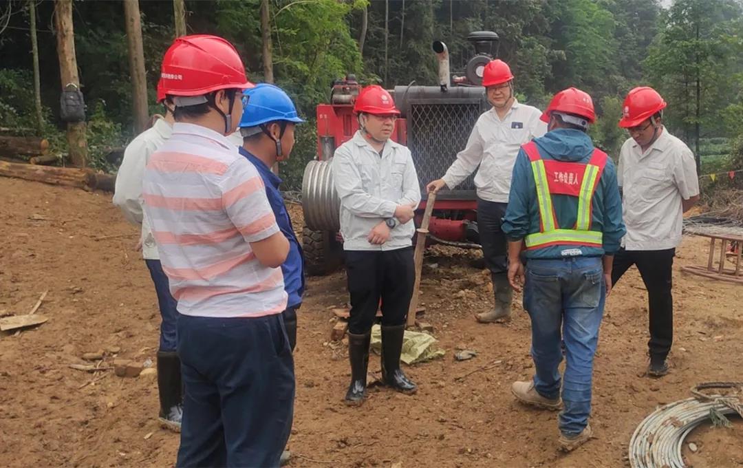 国网四川磨练公司乐山分部500kV布坡一二线320号应急刷新工程接受检查