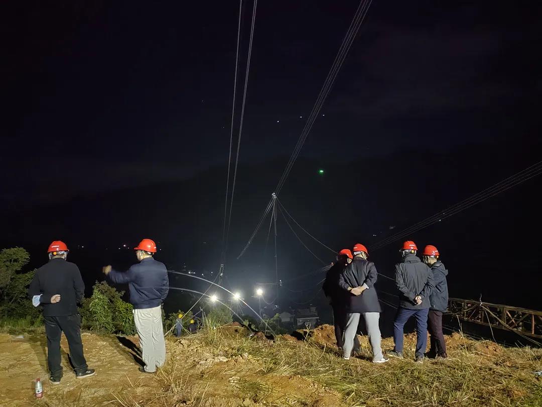 成昆铁路峨眉至米易段扩能刷新工程500kV榄普一线顺遂送电投运