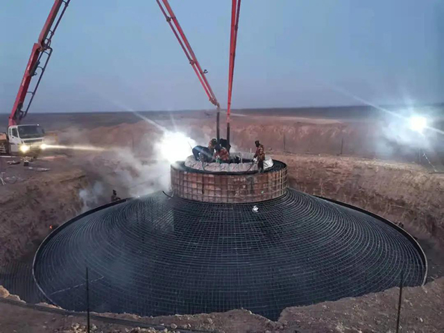 哈密莱北新能源开发有限公司十三师柳树泉农场十三间房风区风电场一期49.5MW工程顺遂完成首基基础浇筑