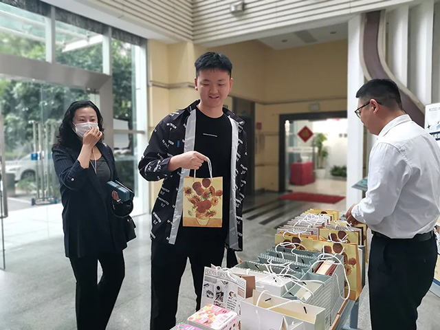 以书香换花香，，，，，，，营造书香奇发28——集团工会举行2022年念书日主题活动