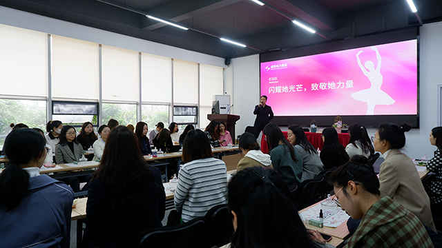 3·8最美妇女节｜闪灼她光线，，，，，，，致敬她实力