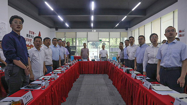 奇发28电力集团召开2023年上半年岁情总结聚会