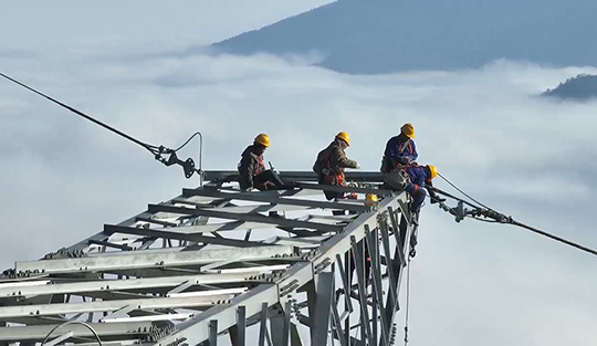 ±800kV建苏线地线融冰刷新，，，，筑牢冬季电网清静防地