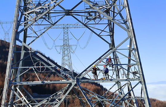 ±800kV建苏线地线融冰刷新，，，，筑牢冬季电网清静防地