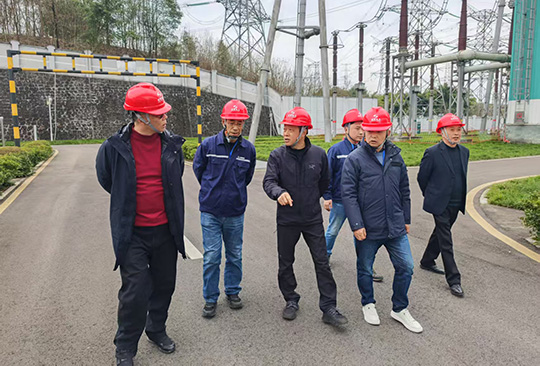 集团总司理陈云一行赴±800kV复龙换流站磨练工程、复奉线迁改工程现场检查指导事情?