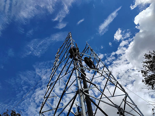 南弄光伏电站110kV线路工程顺遂带电投运