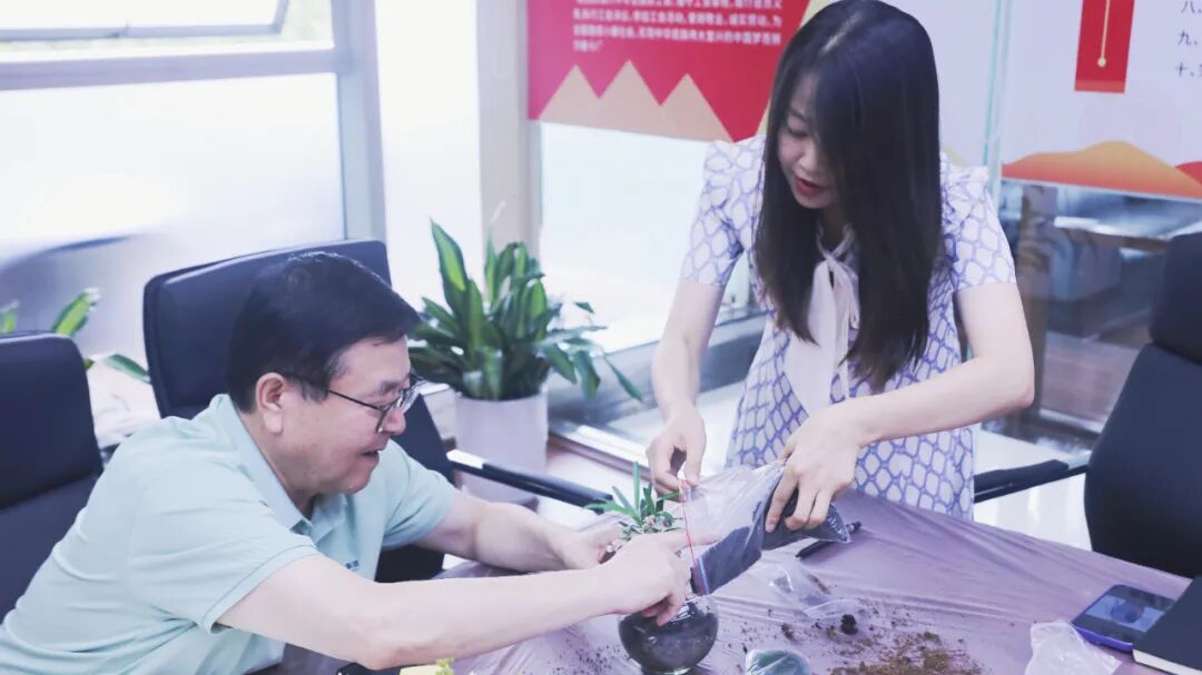 匠心传承育栋梁 感恩引路筑未来--奇发28电力集团开展干部三期“匠心育人 感恩有您”活动