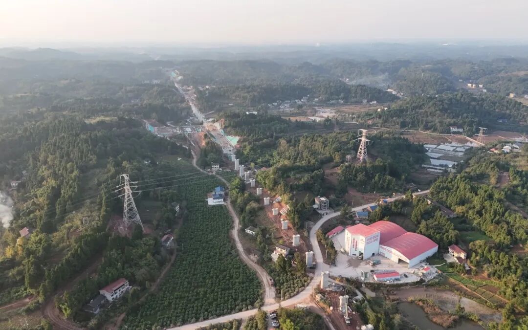 集团高效完成两大交通项目超高压线路迁改 为区域生长买通“电力廊道”