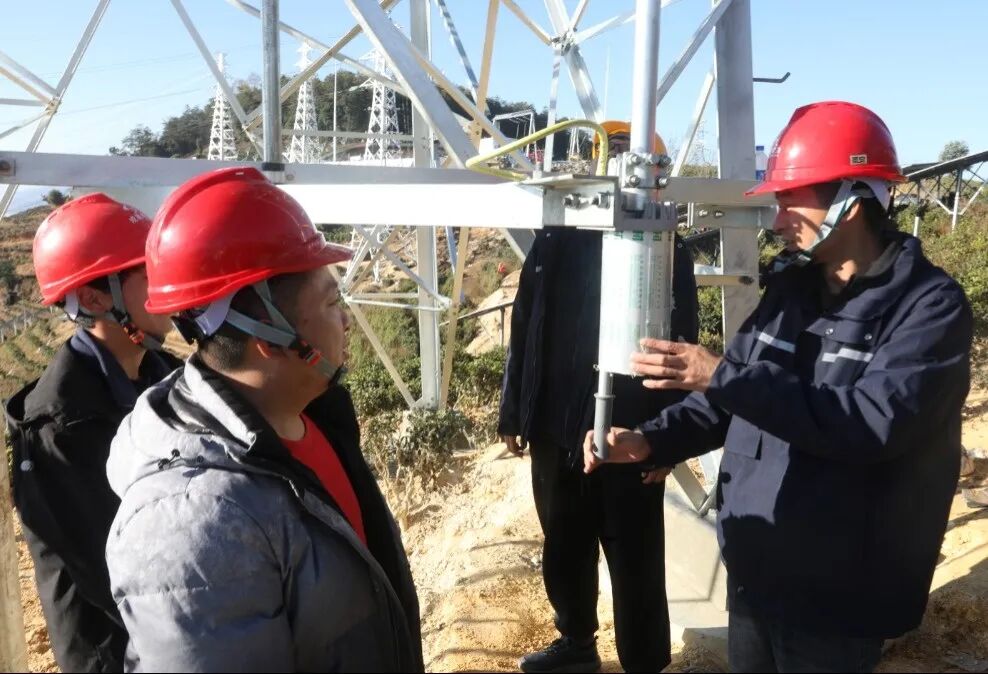 云南凤庆四大光伏发电项目集电线路工程周全完工并网